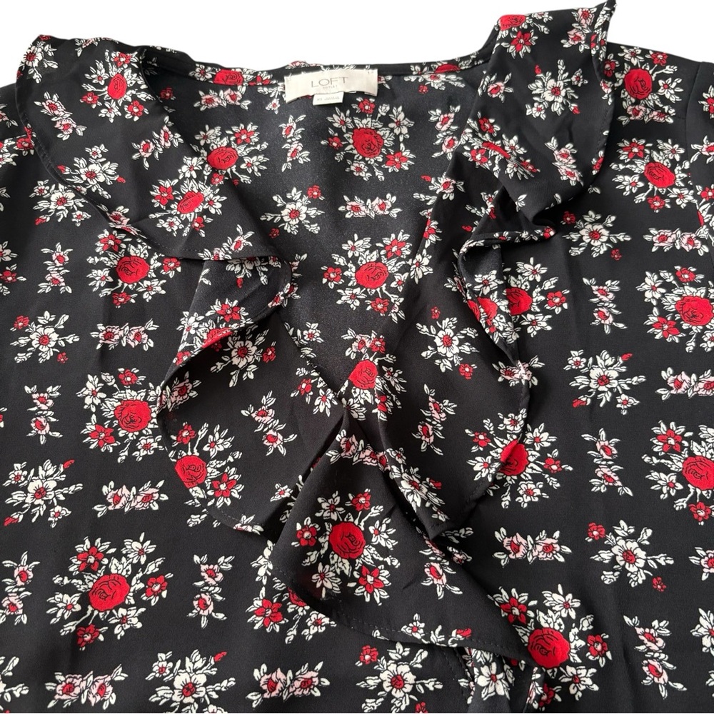 LOFT Ruffle Floral Black / Red Blouse Size XS — BEAUTIFUL!!! - Picture 6 of 9